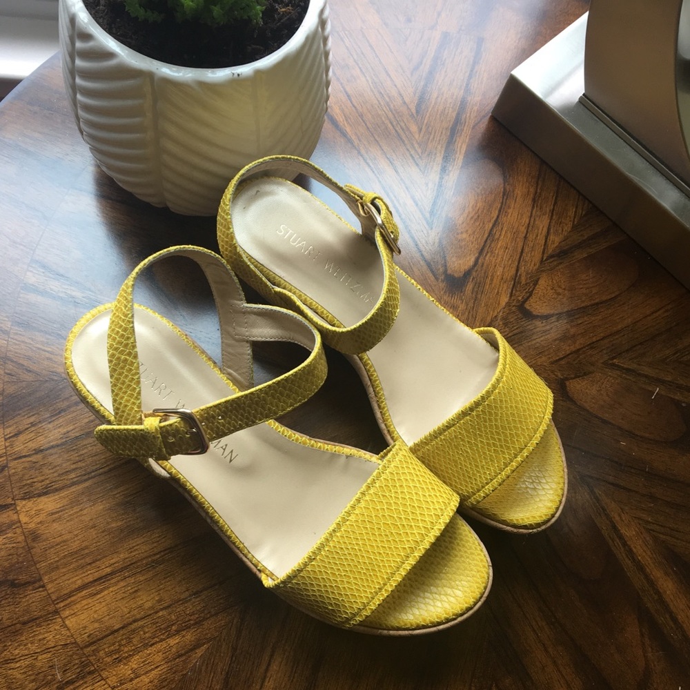 🎉HP🎉 Stuart Weitzman Yellow Sandals - Picture 2 of 5